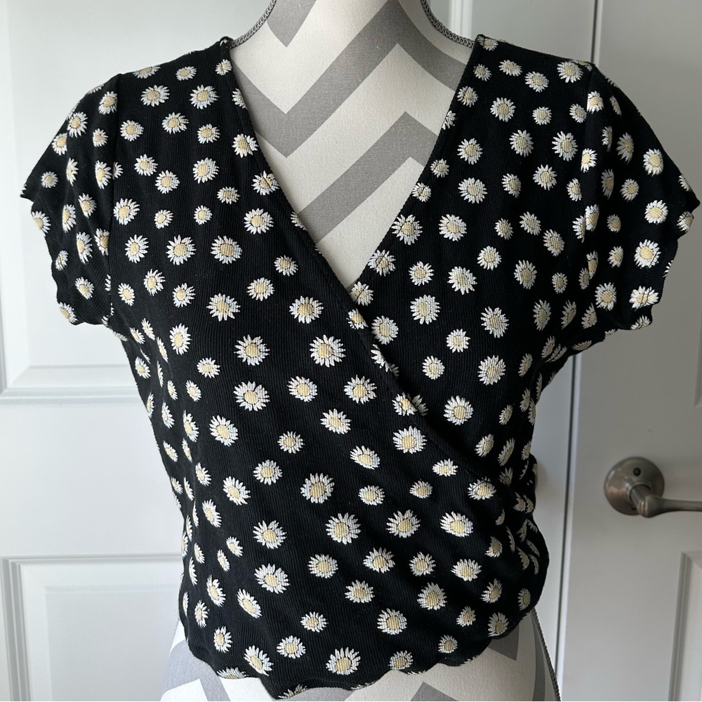 Arizona V Neck Short Sleeve Daisy Wrap Shirt